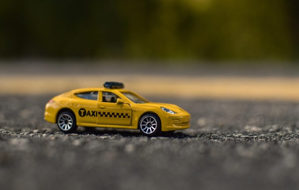 未経験からタクシードライバーへ｜二種免許取得支援と研修制度で安心転職